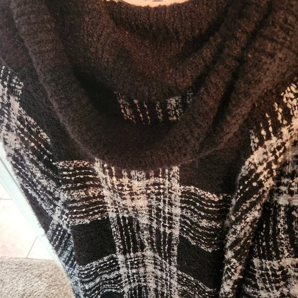 Torrid Black & White Plaid Knit Cowl Neck Ruana/Poncho One Size - Picture 4 of 6